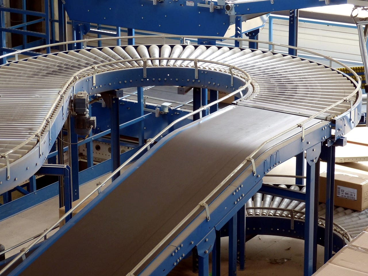 A roller conveyor curving through a distribution center